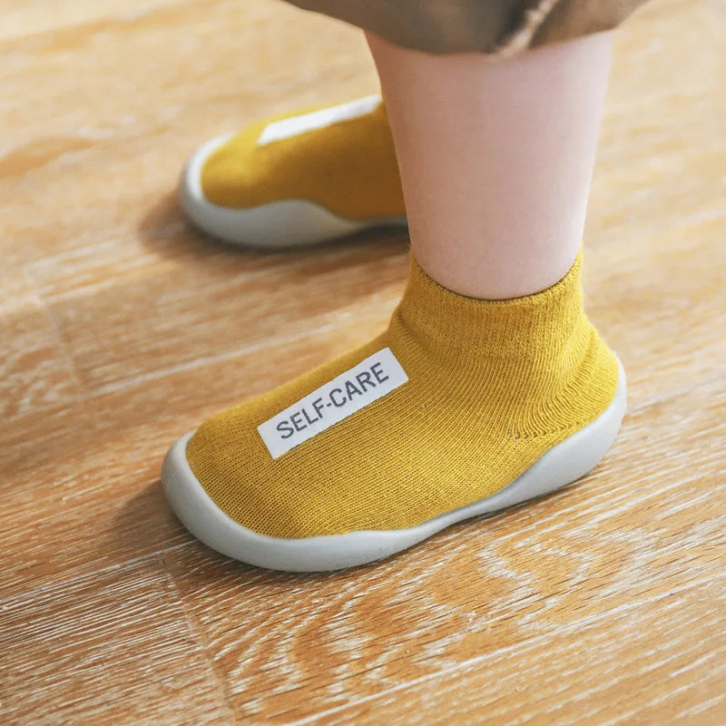 Bequeme Babyschuhe – Lauflernschuhe für Kleinkinder mit weicher, rutschfester Sohle