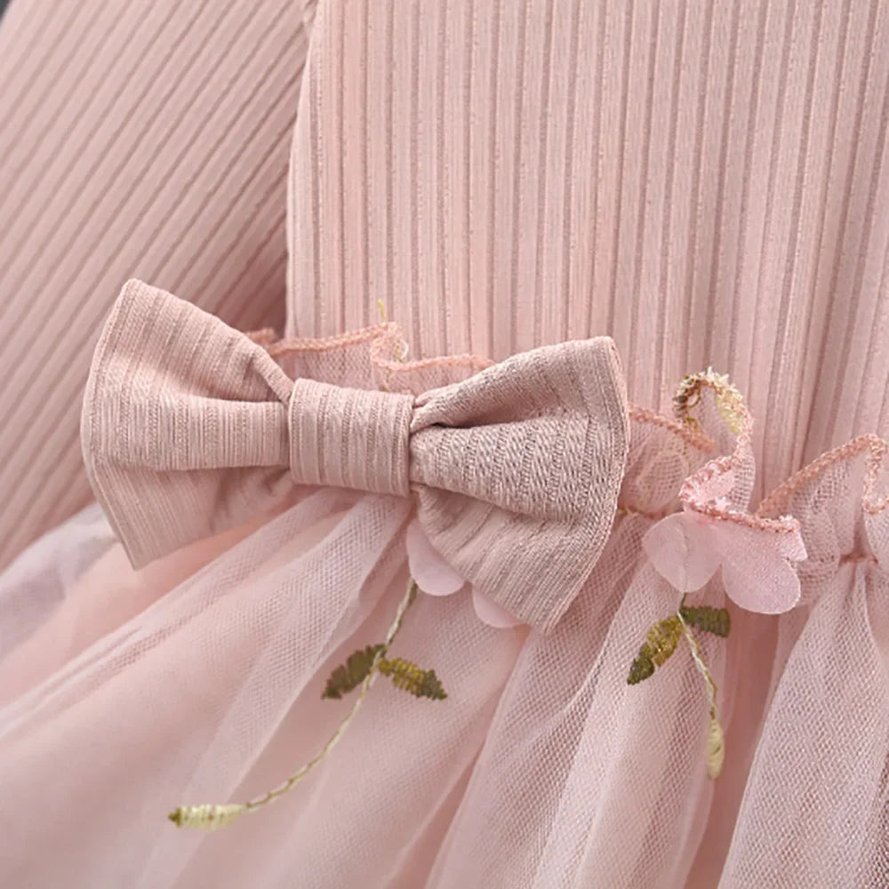Prinzessinnen-Kleid für Mädchen – Gestricktes Kleid mit Blumen und Puffärmeln