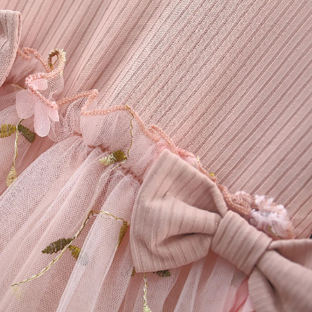 Prinzessinnen-Kleid für Mädchen – Gestricktes Kleid mit Blumen und Puffärmeln