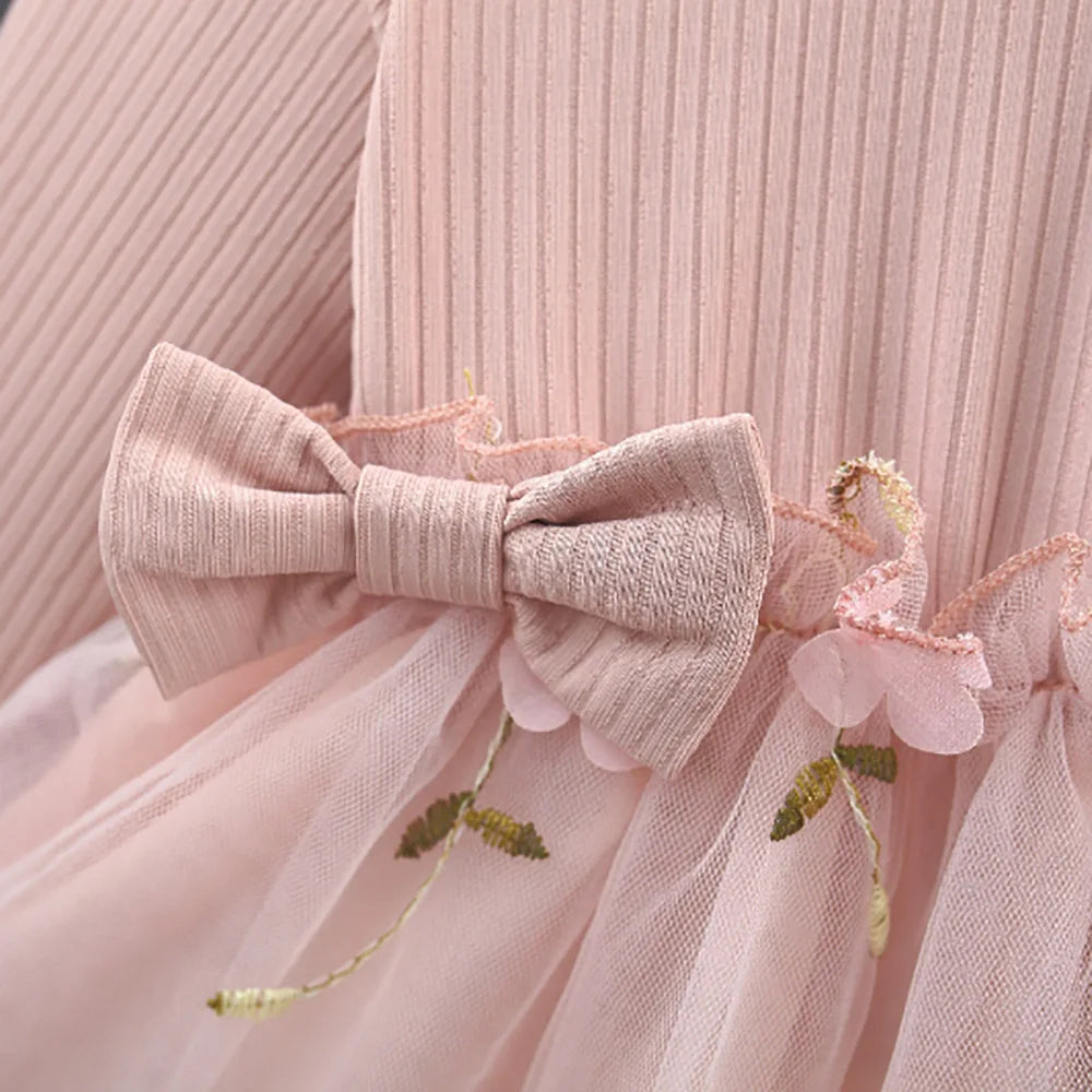 Prinzessinnen-Kleid für Mädchen – Gestricktes Kleid mit Blumen und Puffärmeln