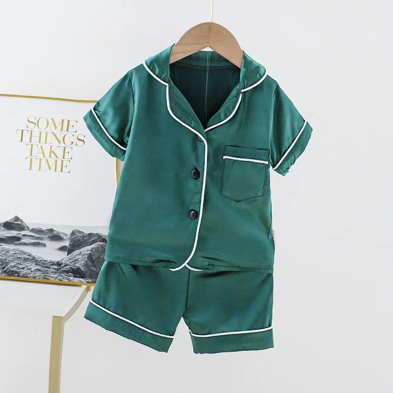 Schönes Baby-Pyjama-Set – Haushaltskleidung aus Eisseide und Satin