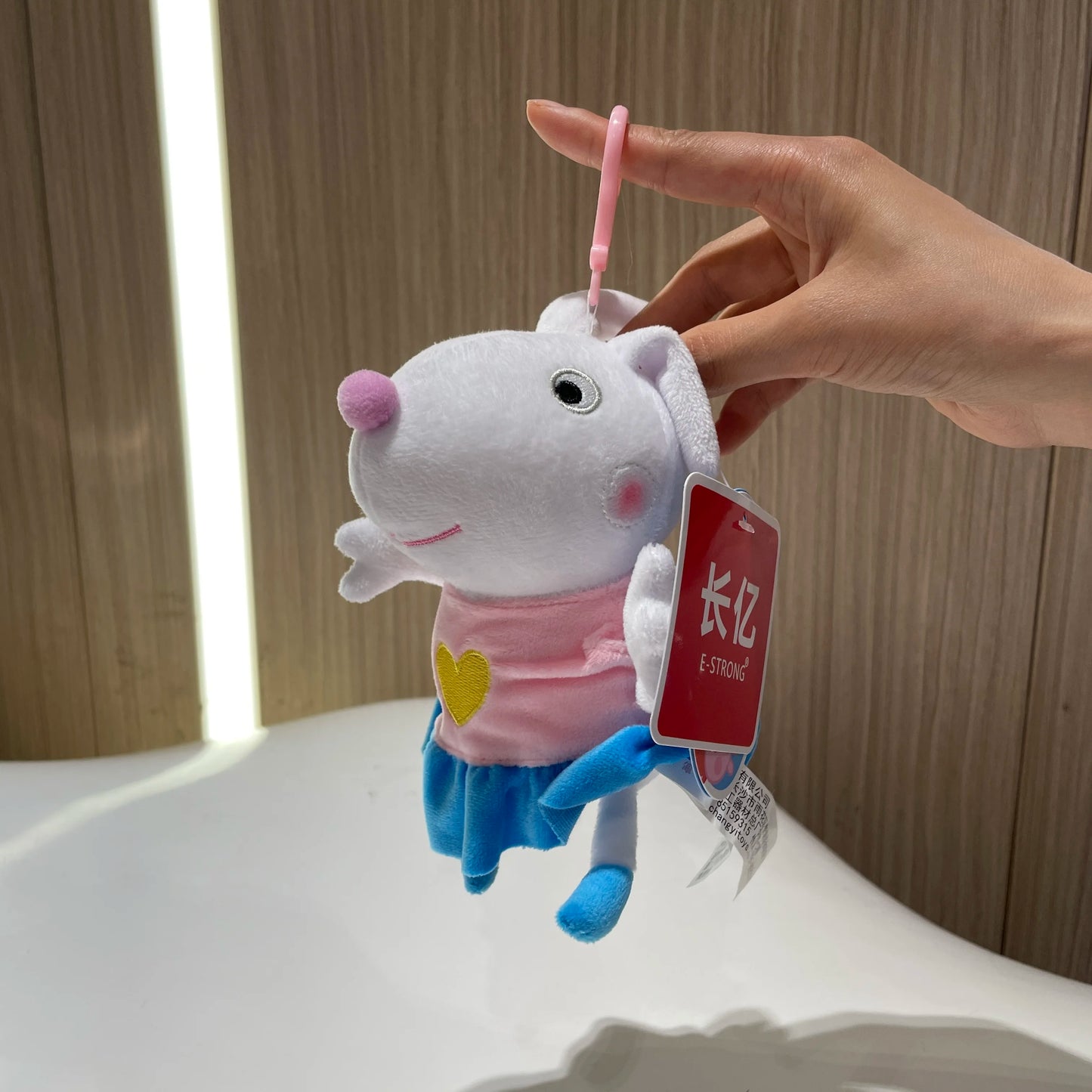Peppa Pig Plüschpuppe (19 cm) – Weiche Kinder Plüschfigur mit Peppa, George, Suzy & Co.