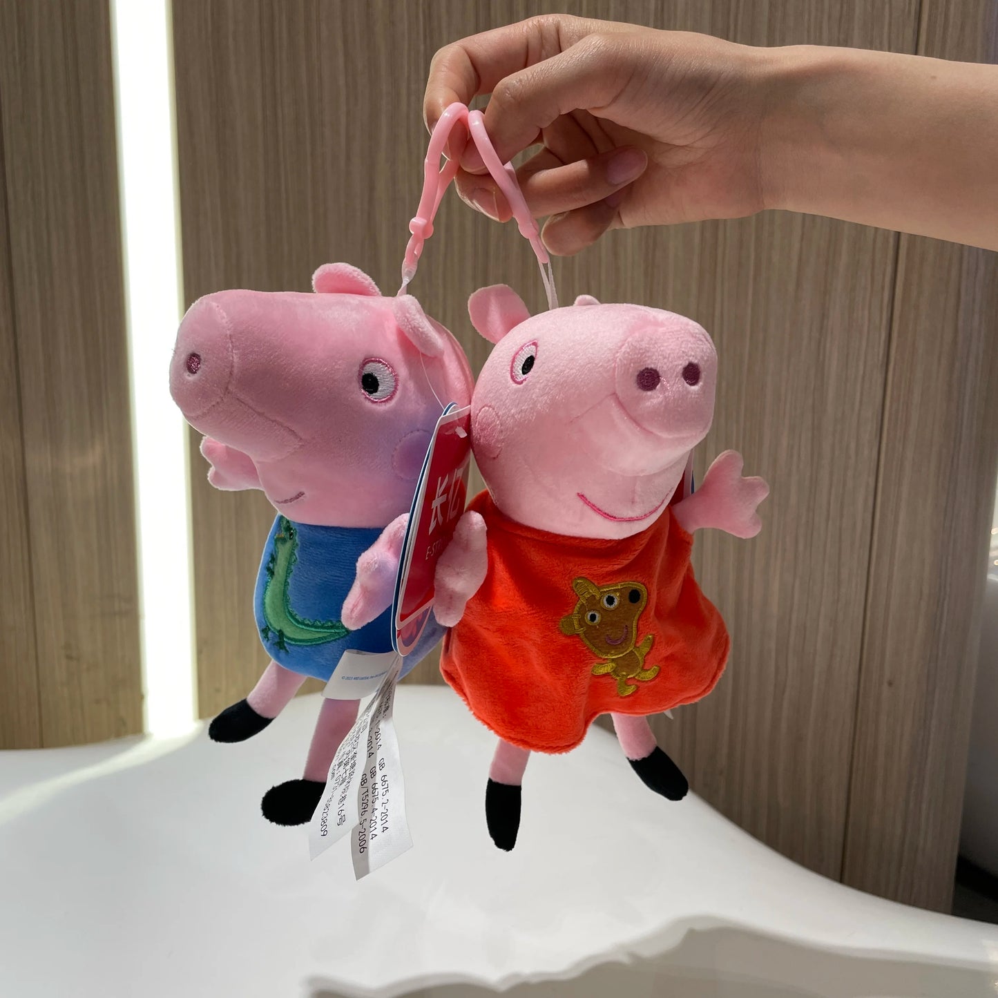 Peppa Pig Plüschpuppe (19 cm) – Weiche Kinder Plüschfigur mit Peppa, George, Suzy & Co.