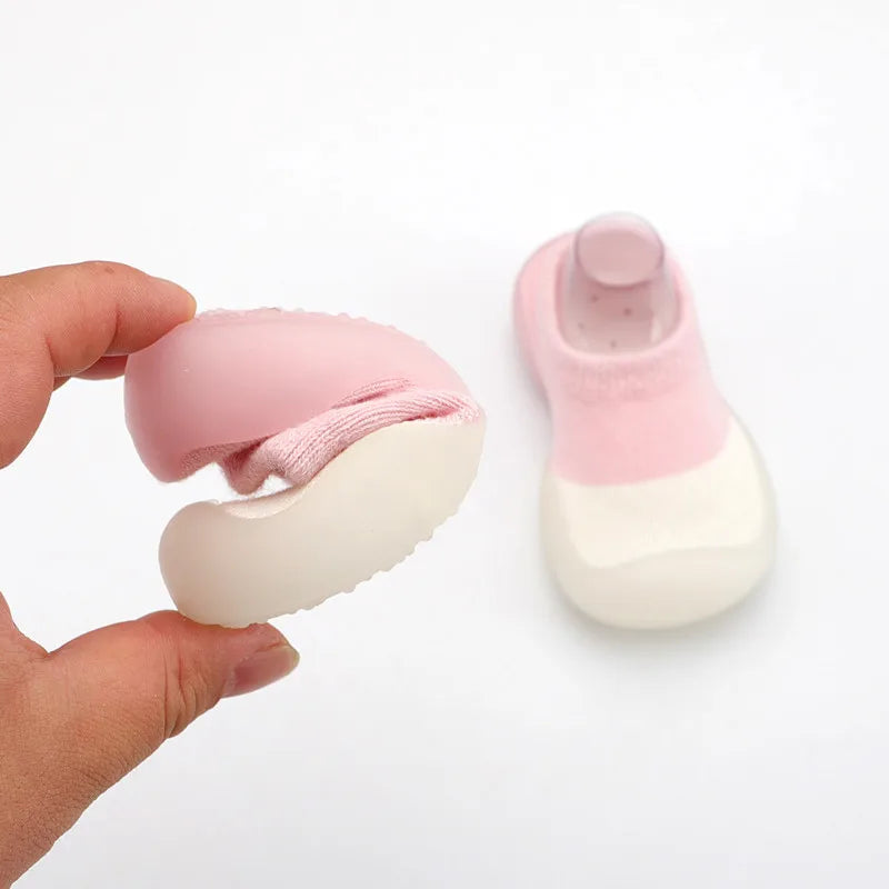 Bequeme Babyschuhe – Lauflernschuhe für Kleinkinder mit weicher, rutschfester Sohle
