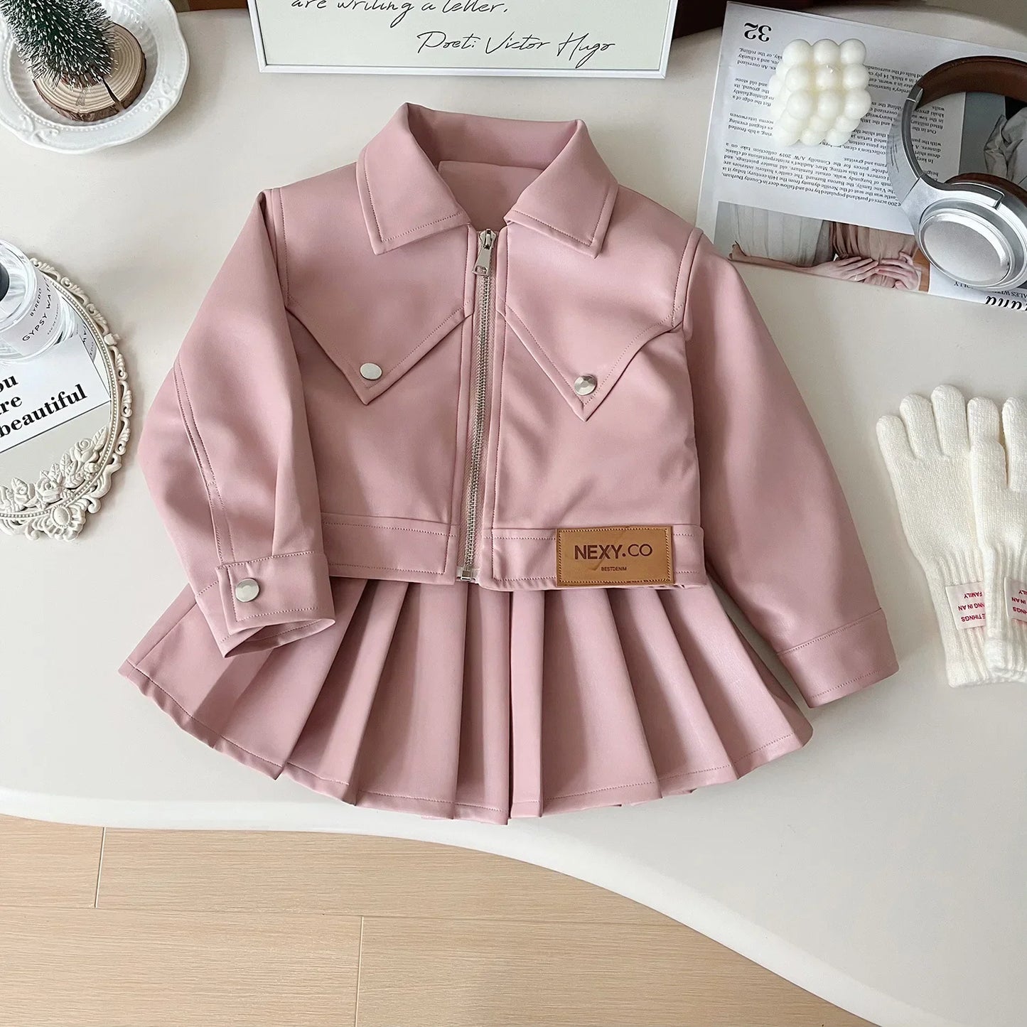 Zweiteiliges Set für Mädchen, hübsches Revers, solides Lederoberteil + Faltenrock aus massivem Leder, Kinderkleidung, Kleinkind-Mädchen-Kleidung
