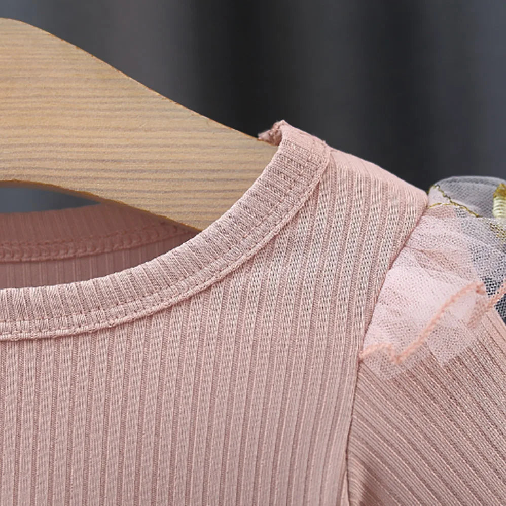 Prinzessinnen-Kleid für Mädchen – Gestricktes Kleid mit Blumen und Puffärmeln