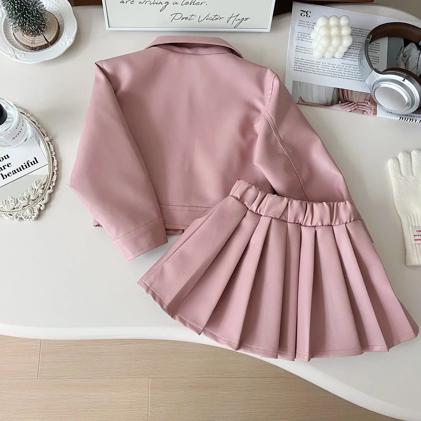 Zweiteiliges Set für Mädchen, hübsches Revers, solides Lederoberteil + Faltenrock aus massivem Leder, Kinderkleidung, Kleinkind-Mädchen-Kleidung