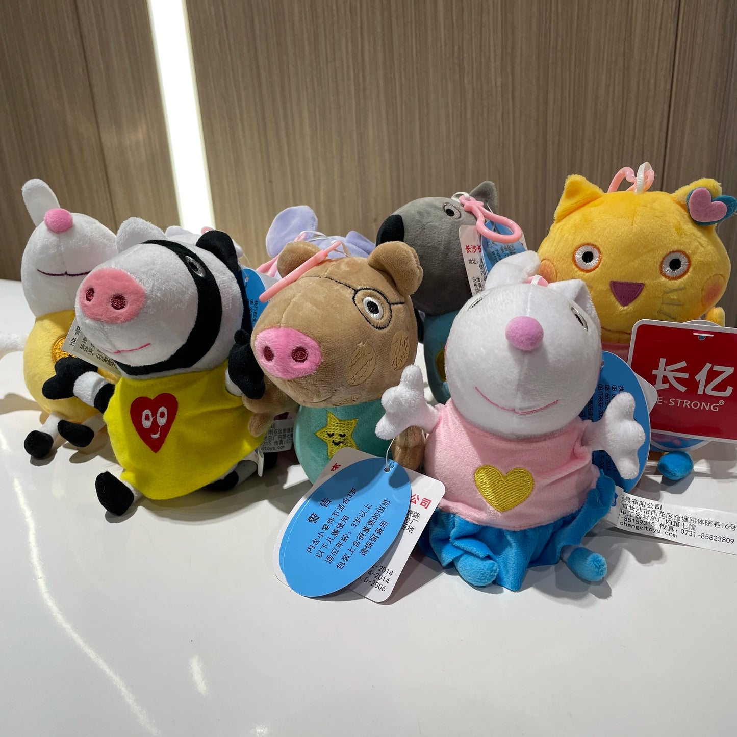 Peppa Pig Plüschpuppe (19 cm) – Weiche Kinder Plüschfigur mit Peppa, George, Suzy & Co.