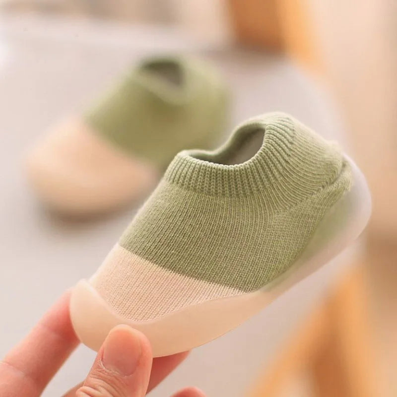 Bequeme Babyschuhe – Lauflernschuhe für Kleinkinder mit weicher, rutschfester Sohle