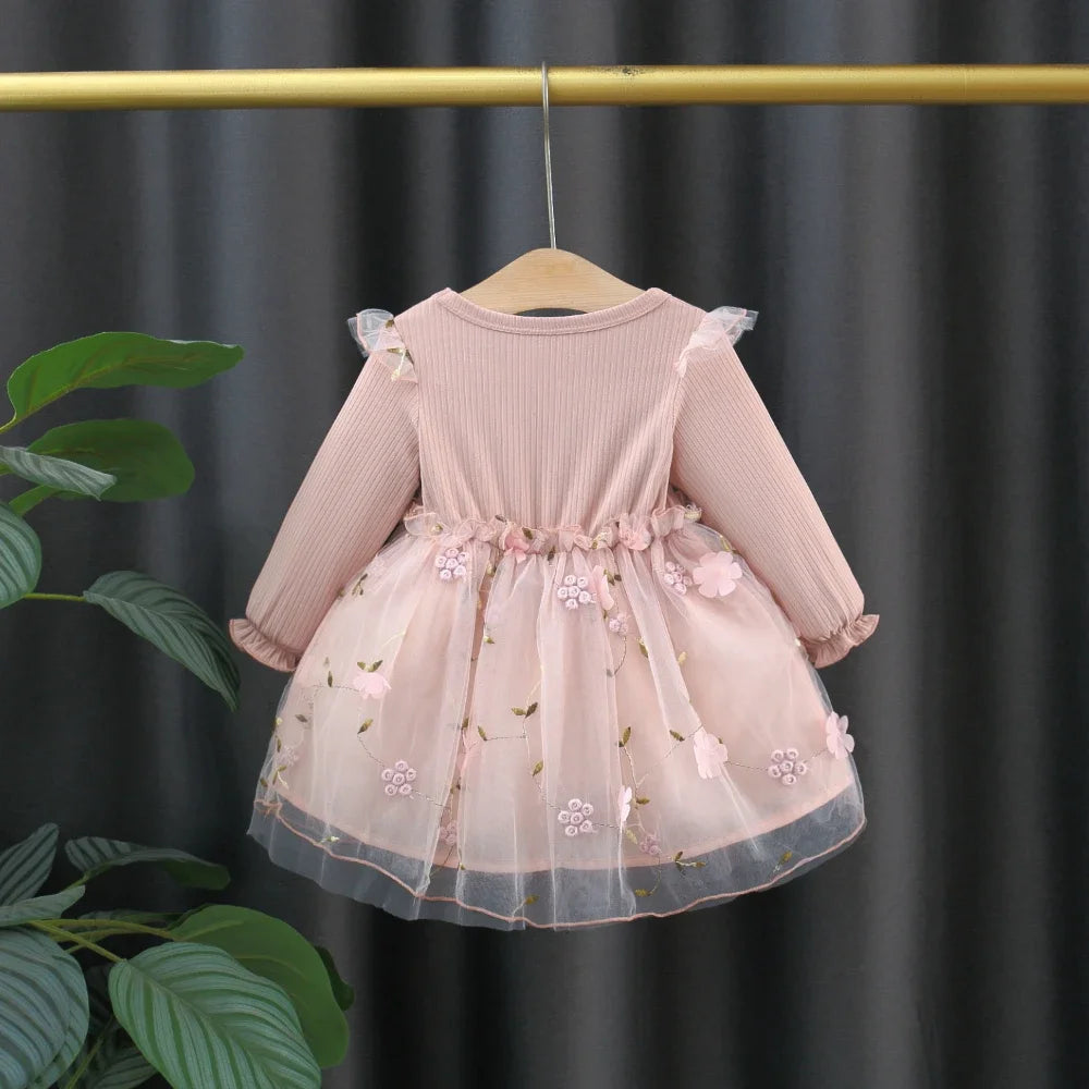 Prinzessinnen-Kleid für Mädchen – Gestricktes Kleid mit Blumen und Puffärmeln
