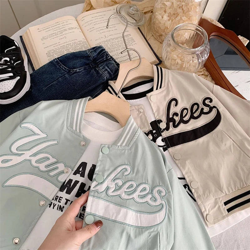 Bestickte Baseballjacke – Modische Strickjacke für Kinder