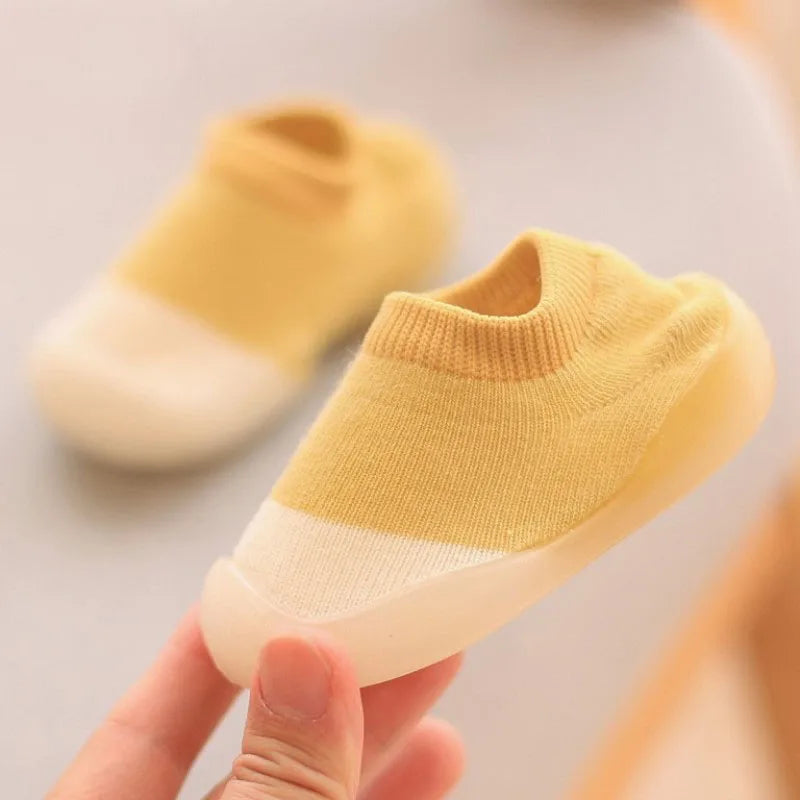 Bequeme Babyschuhe – Lauflernschuhe für Kleinkinder mit weicher, rutschfester Sohle