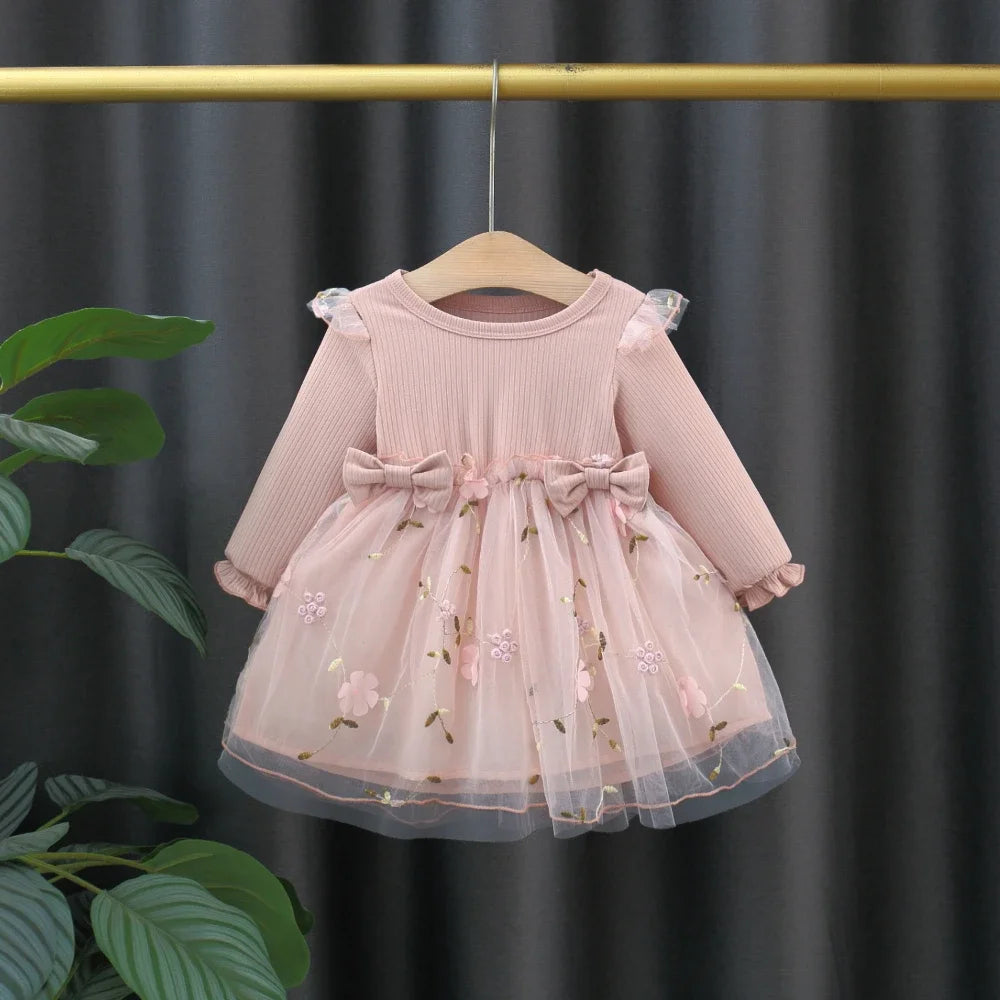 Prinzessinnen-Kleid für Mädchen – Gestricktes Kleid mit Blumen und Puffärmeln
