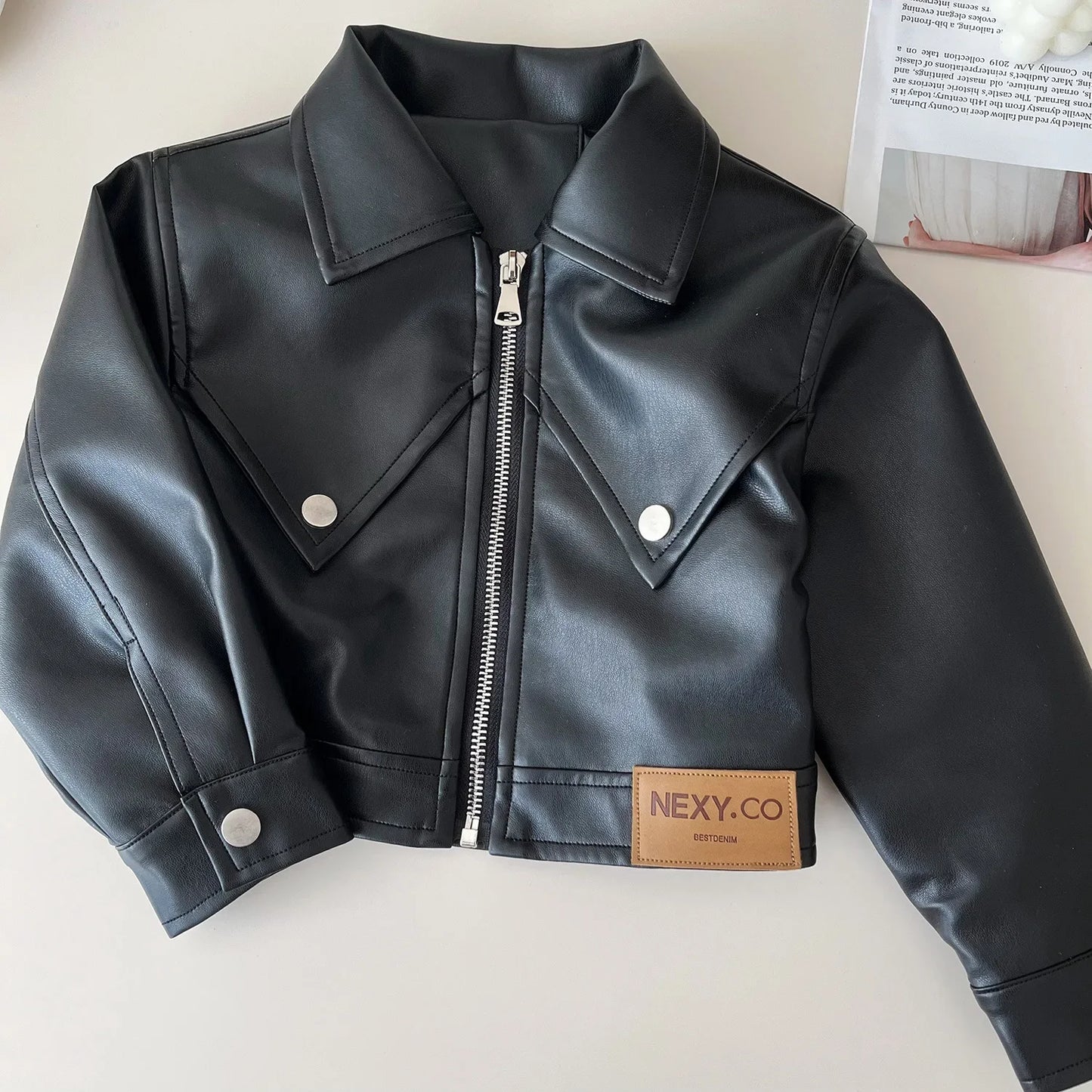 Zweiteiliges Set für Mädchen, hübsches Revers, solides Lederoberteil + Faltenrock aus massivem Leder, Kinderkleidung, Kleinkind-Mädchen-Kleidung