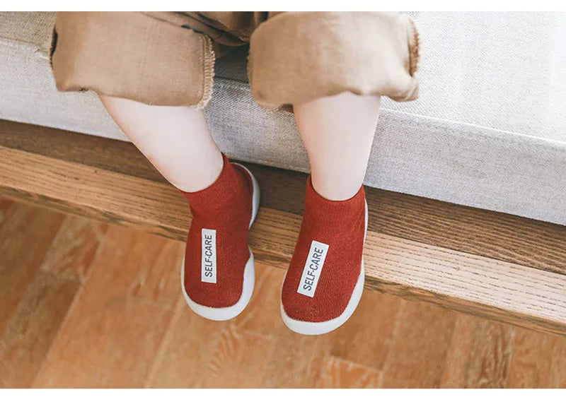 Bequeme Babyschuhe – Lauflernschuhe für Kleinkinder mit weicher, rutschfester Sohle