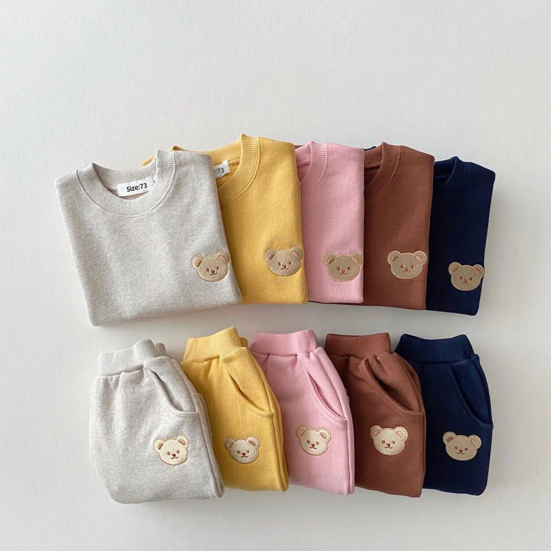 Herbstlicher Kinder-Sportanzug – Lässiges Set aus Baumwolle mit Bären-Motiv ( ohne Mütze & ohne Schuhe )