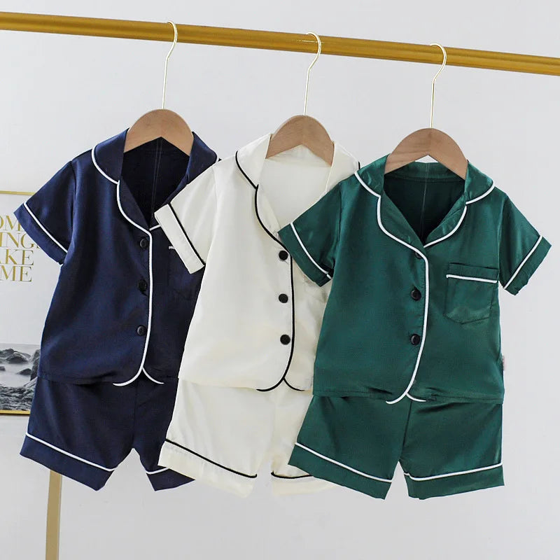 Schönes Baby-Pyjama-Set – Haushaltskleidung aus Eisseide und Satin