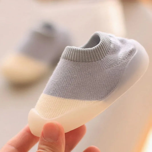 Bequeme Babyschuhe – Lauflernschuhe für Kleinkinder mit weicher, rutschfester Sohle