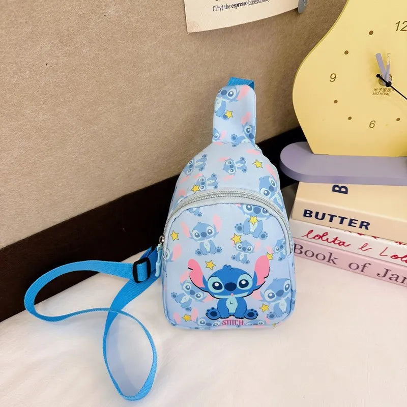 Stitch & Angel Cartoon-Umhängetasche mit Münzfach – Modische lässige Brusttasche für Alltag, Reisen und Freizeit