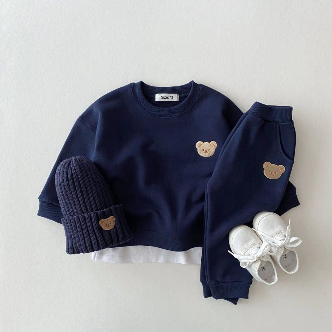 Herbstlicher Kinder-Sportanzug – Lässiges Set aus Baumwolle mit Bären-Motiv ( ohne Mütze & ohne Schuhe )