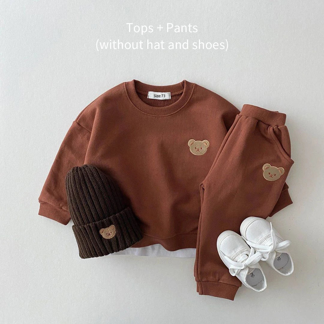 Herbstlicher Kinder-Sportanzug – Lässiges Set aus Baumwolle mit Bären-Motiv ( ohne Mütze & ohne Schuhe )