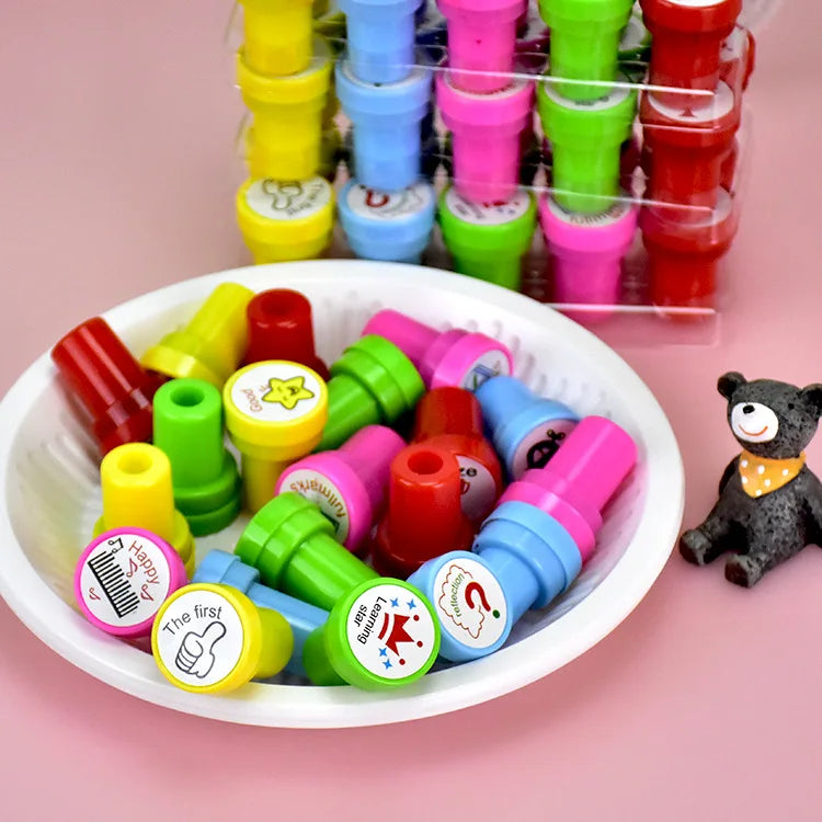 10 Stück bunte Kinder-Stempel – Kreatives Basteln, Malen & Dekorieren für kleine Künstler!