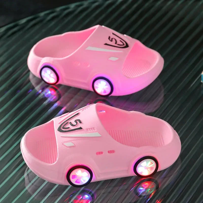 Leuchtende Kinder-Hausschuhe in AutoLeuchtende Hausschuhe in Autoform – Modische Badeschuhe für Jungen & Mädchenorm, für Jungen und Mädchen, modische niedliche Schuhe, Badezimmer, Kinder- und Kleinkind-Hausschuhe