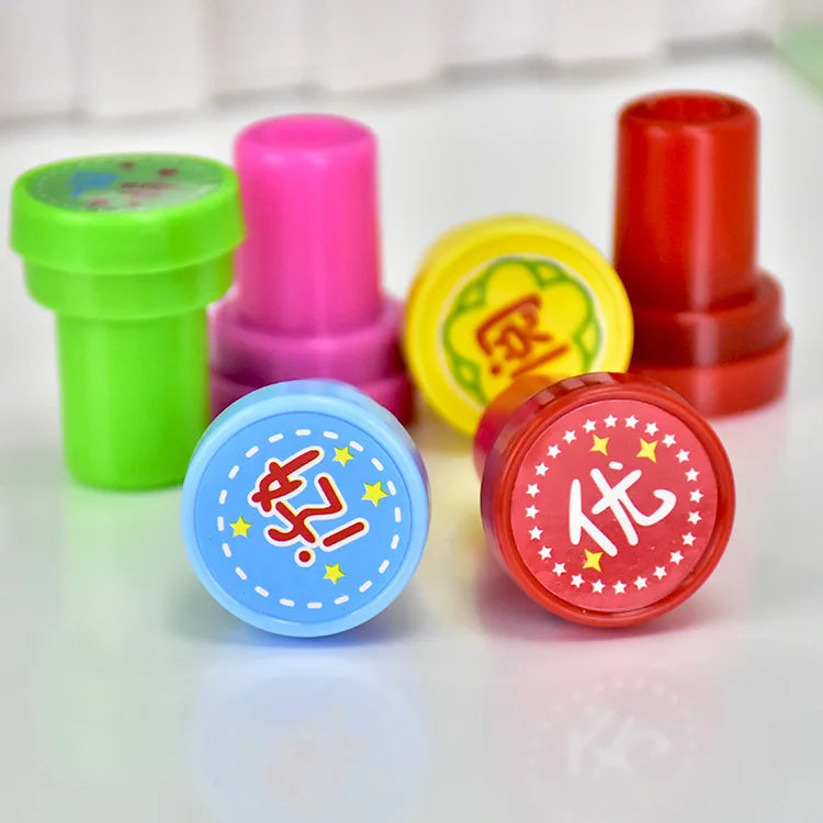 10 Stück bunte Kinder-Stempel – Kreatives Basteln, Malen & Dekorieren für kleine Künstler!