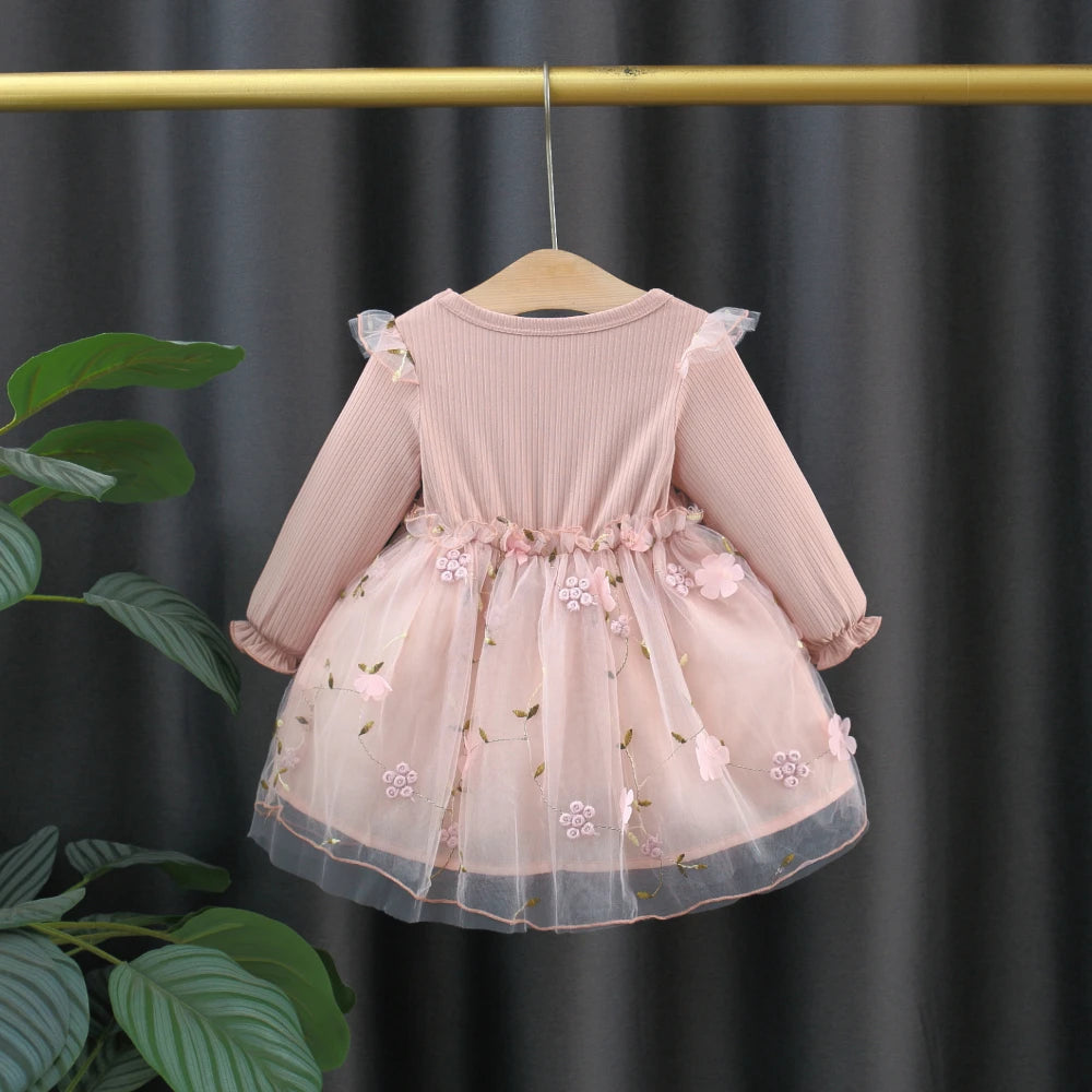 Prinzessinnen-Kleid für Mädchen – Gestricktes Kleid mit Blumen und Puffärmeln