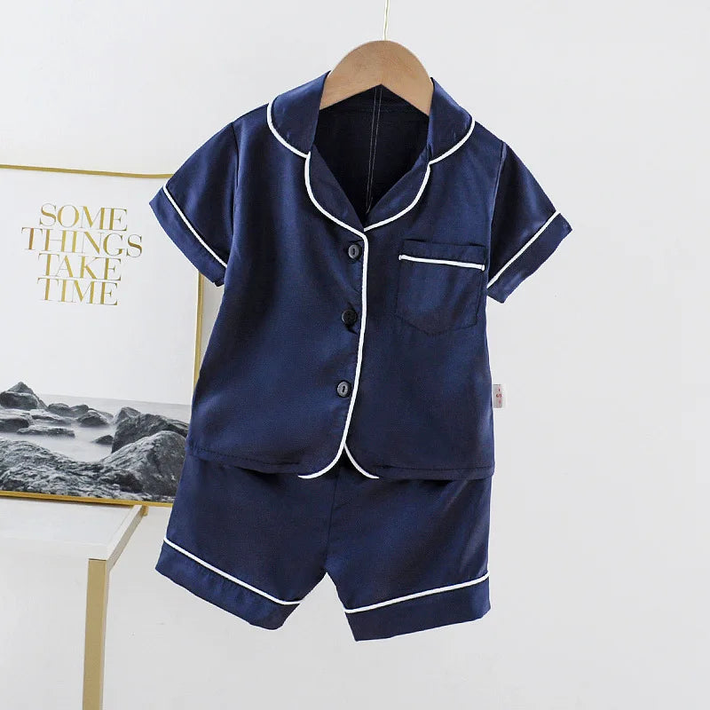Schönes Baby-Pyjama-Set – Haushaltskleidung aus Eisseide und Satin
