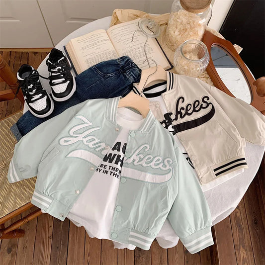 Bestickte Baseballjacke – Modische Strickjacke für Kinder